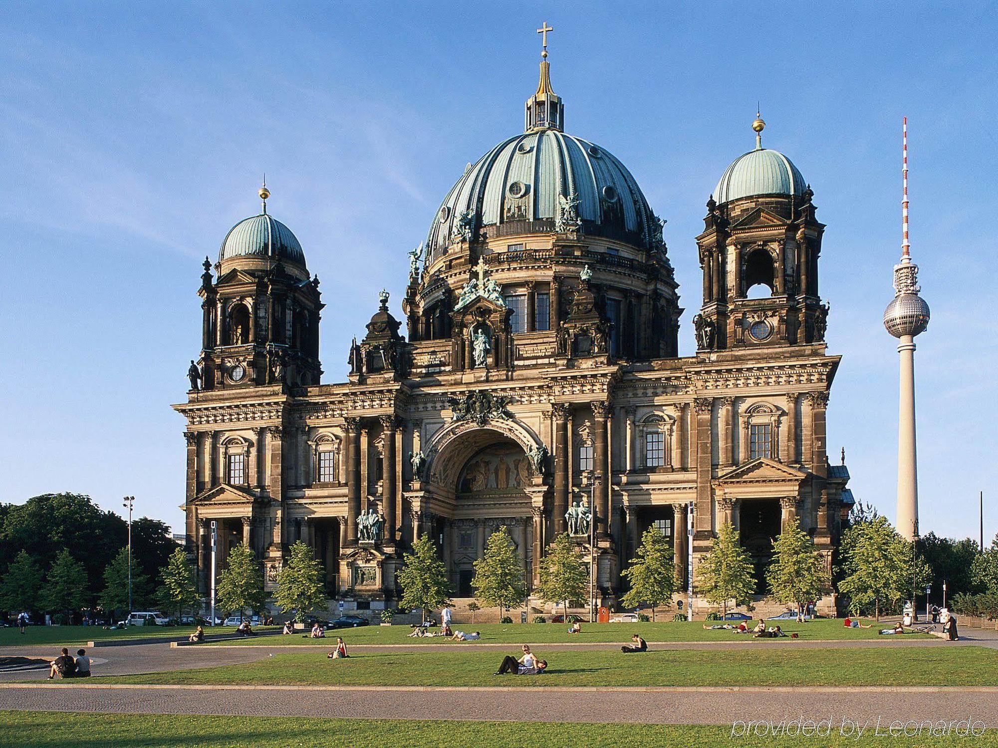 Luc, Autograph Collection Berlin